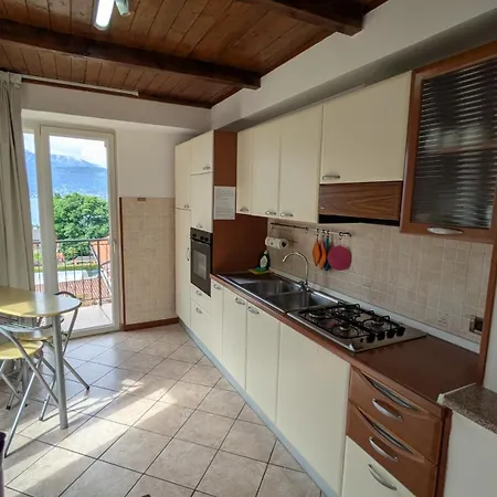 Апартаменти Sirena Vista Стреза